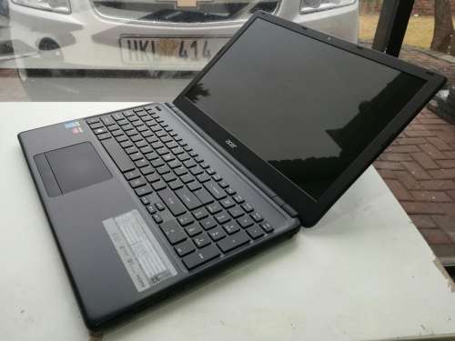 *Gaming Spec* ACER ASPIRE 572g*i7-4500U*8GB RAM*1000GB HDD*RADEON R7*HD DISPLAY*DVD WRITER*GREAT!!*